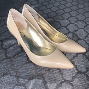 Nude Guess pumps